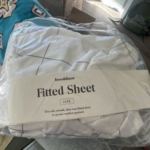 Brooklinen Twin XL Fitted Sheet - Window Pane